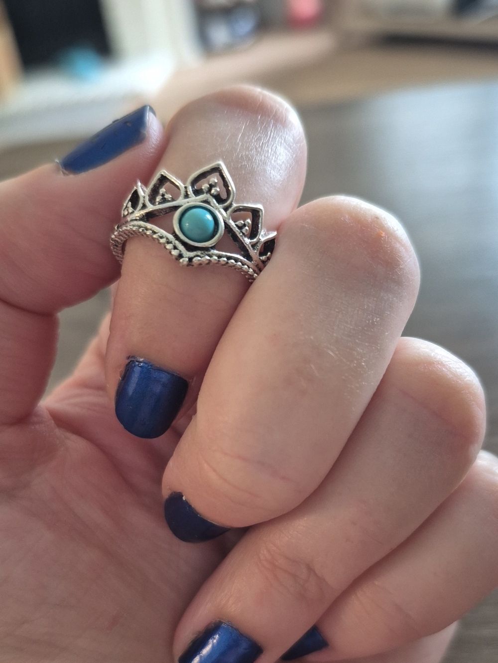 Turquoise Like Stone Center Silver Alloy Crown Ring - Sz 7 - Picture 6 of 6